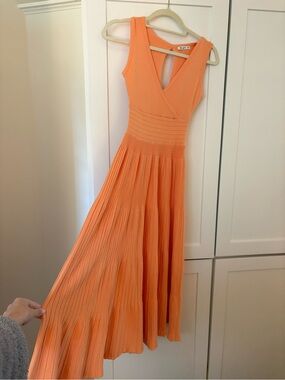 Sleeveless Orange Pleated Midi Dress with V-Neck
